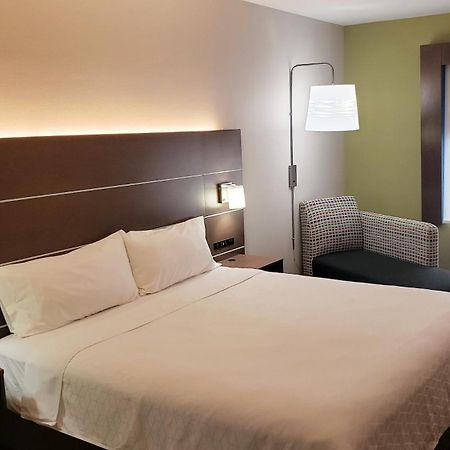 Holiday Inn Express Hotel And Suites Weslaco By Ihg Exterior photo