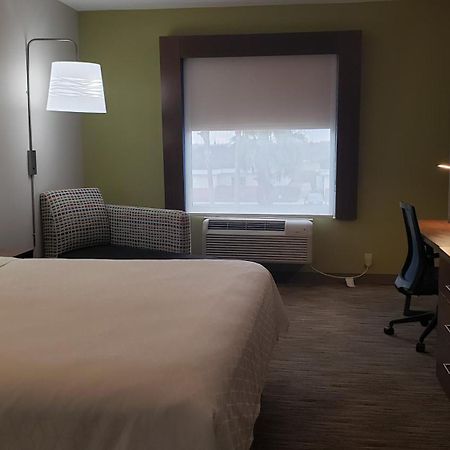 Holiday Inn Express Hotel And Suites Weslaco By Ihg Exterior photo
