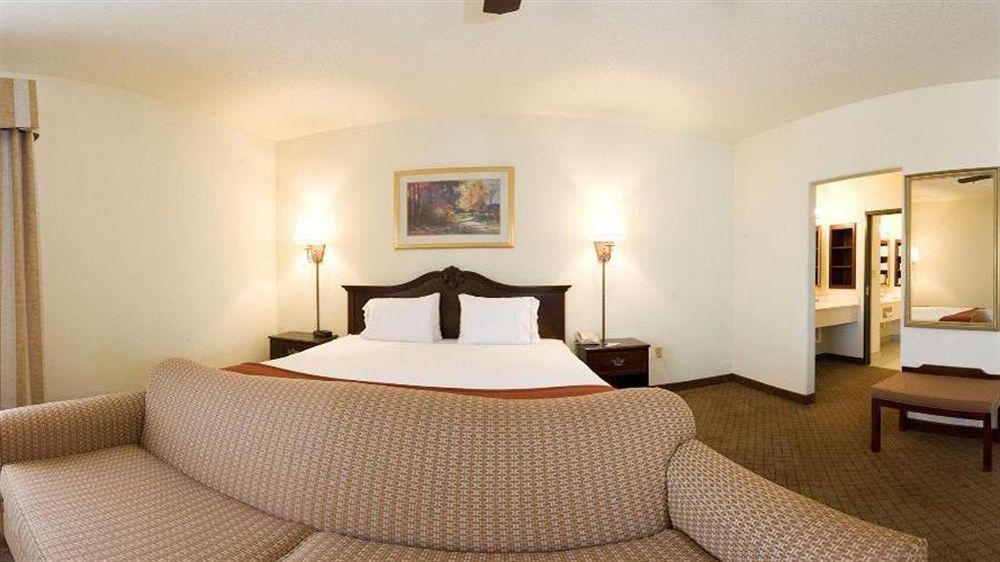 Holiday Inn Express Hotel And Suites Weslaco By Ihg Exterior photo