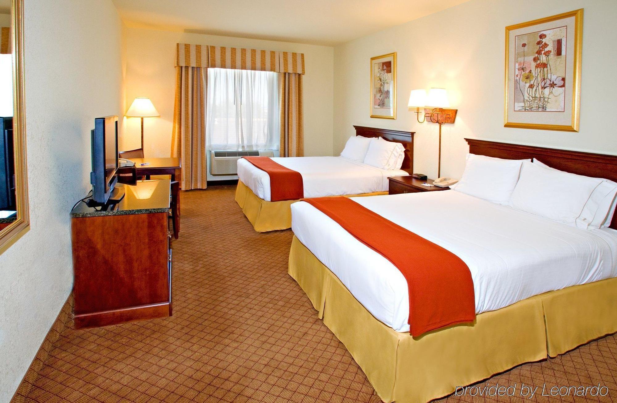 Holiday Inn Express Hotel And Suites Weslaco By Ihg Room photo