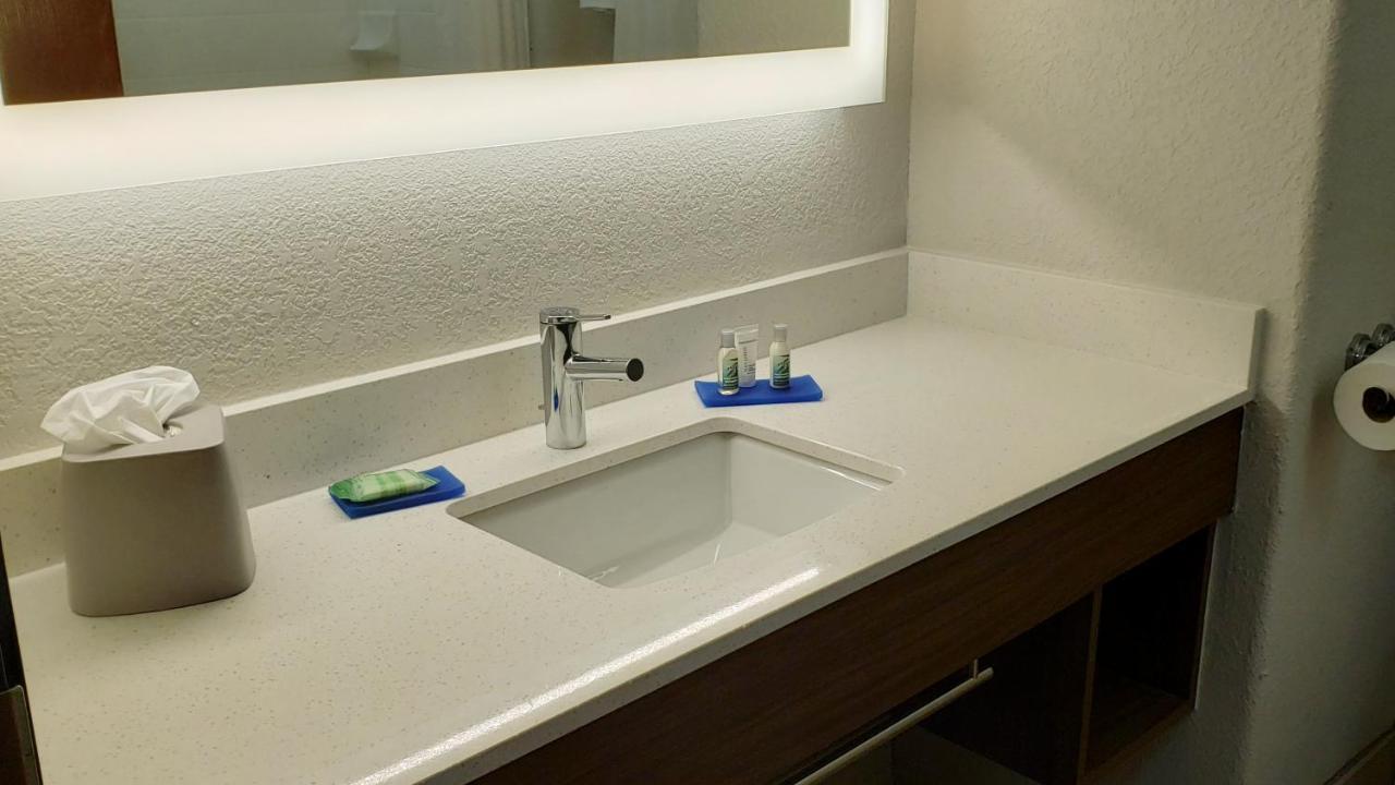 Holiday Inn Express Hotel And Suites Weslaco By Ihg Exterior photo