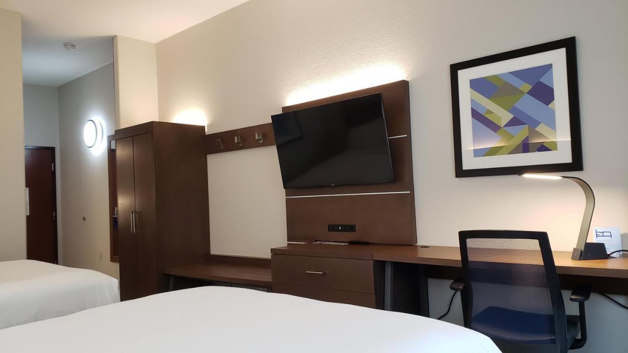 Holiday Inn Express Hotel And Suites Weslaco By Ihg Exterior photo