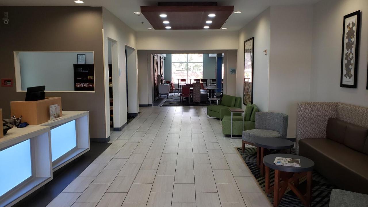 Holiday Inn Express Hotel And Suites Weslaco By Ihg Exterior photo