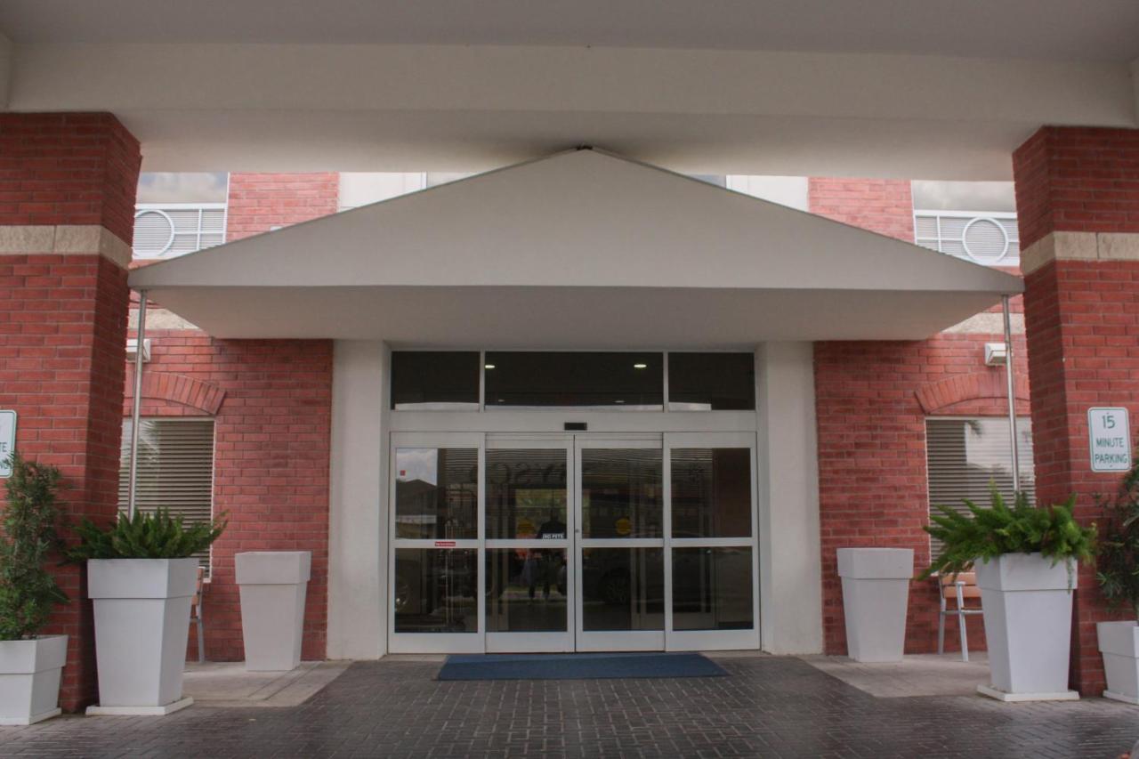 Holiday Inn Express Hotel And Suites Weslaco By Ihg Exterior photo